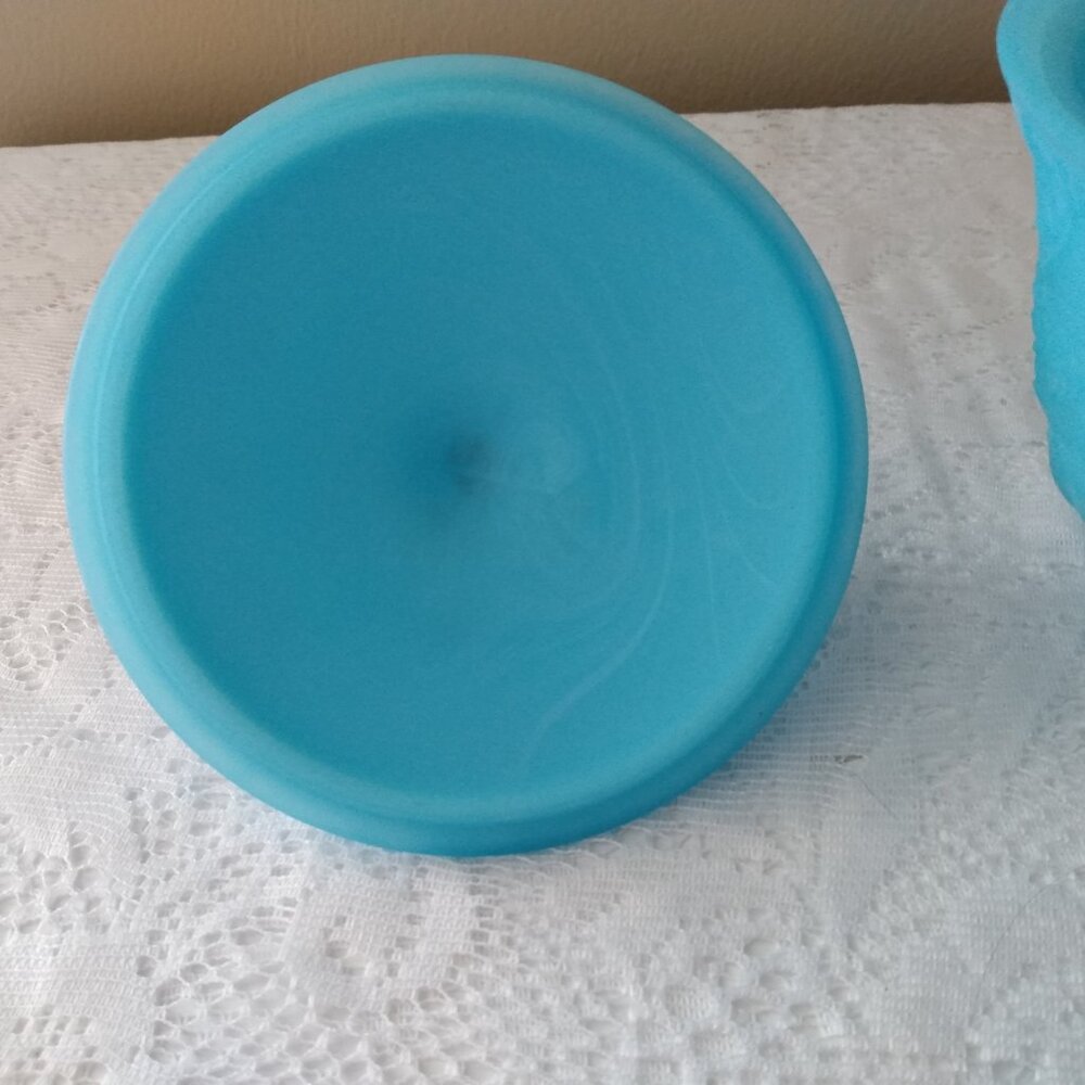 Vintage blue fenton covered dish - Picture 3 of 6